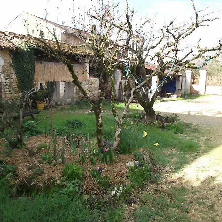 Eco-lieu De Saleix بيت للعطل *